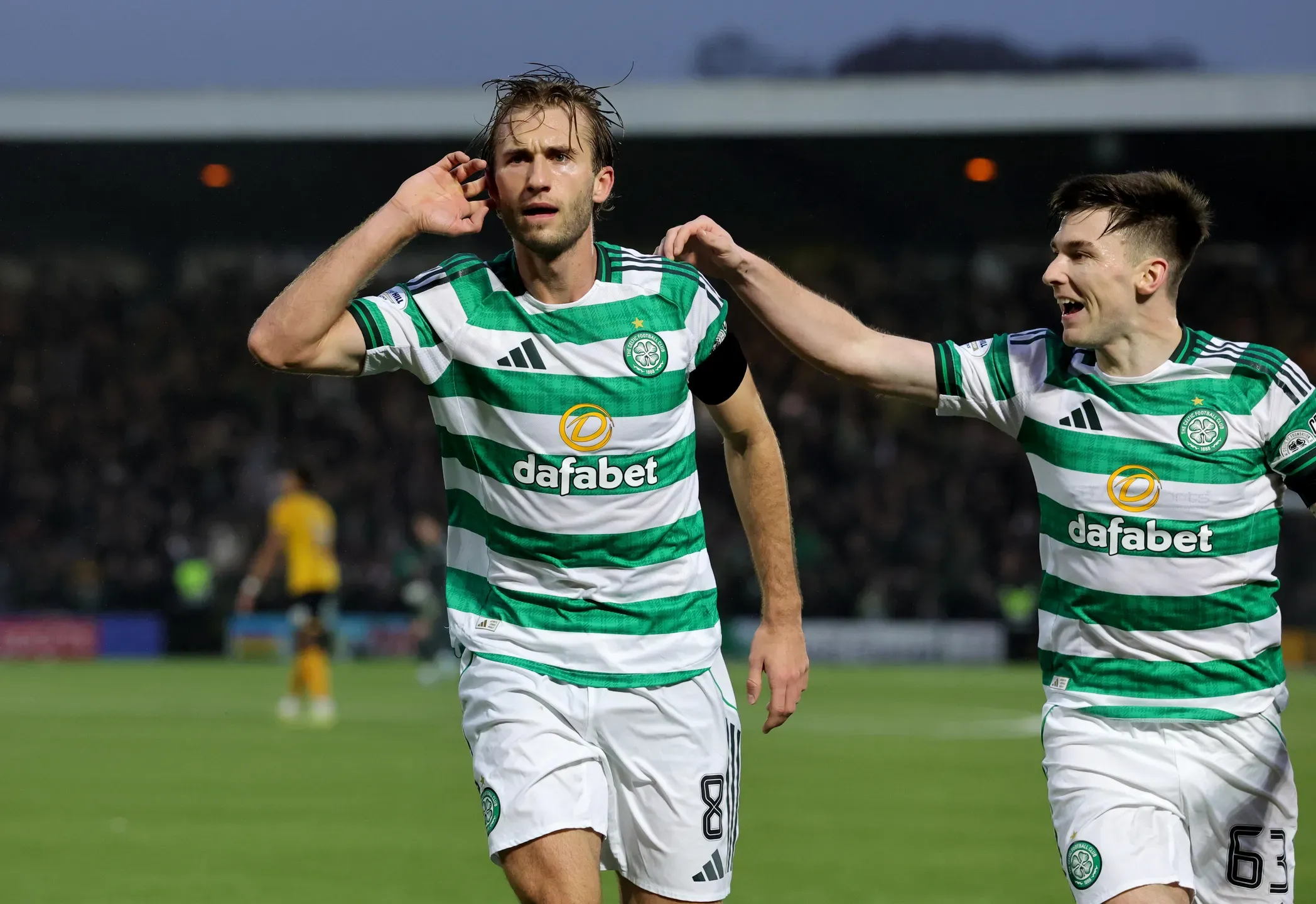 Celtic mais perto da Champions